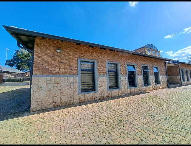1,350M² OFFICE FOR SALE IN KLEINFONTEIN